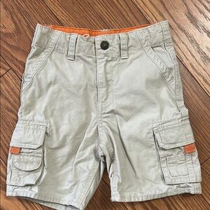 Eddie Bauer toddler Beige Cargo Shorts, zip closure side pockets size 3T